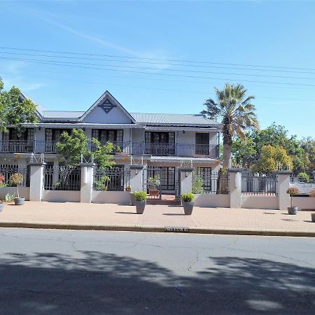 Oakwood Lodge Bloemfontein Eksteriør billede The main building of the school