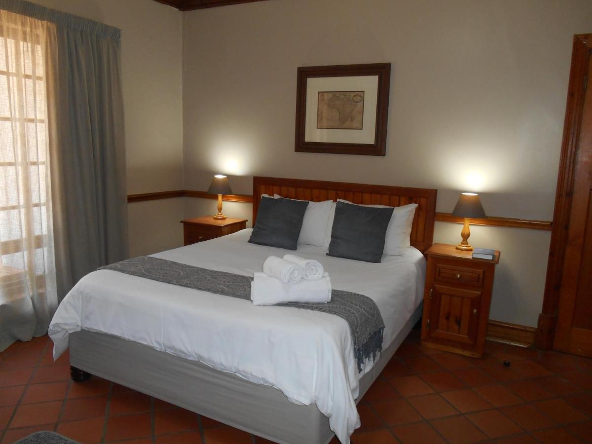 Oakwood Lodge Bloemfontein Eksteriør billede A bedroom at the hotel