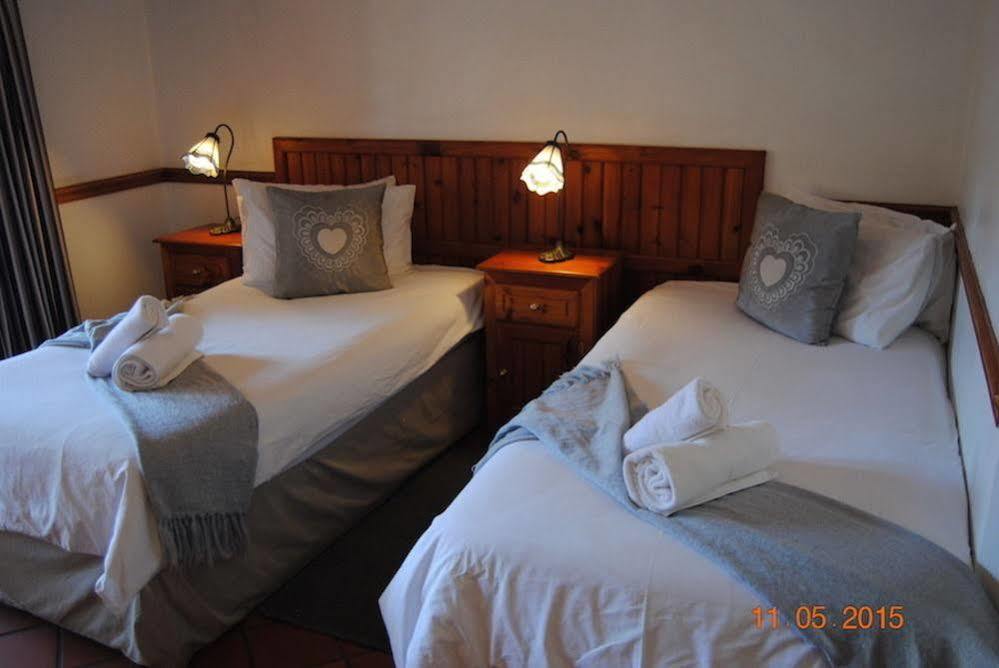 Oakwood Lodge Bloemfontein Eksteriør billede A room at the hotel