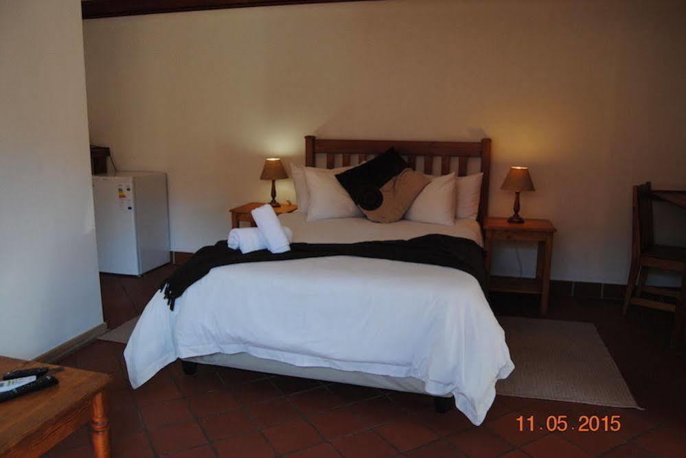 Oakwood Lodge Bloemfontein Eksteriør billede A bedroom at the lodge